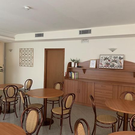 Hotel Tiffany 리미니 외부 사진