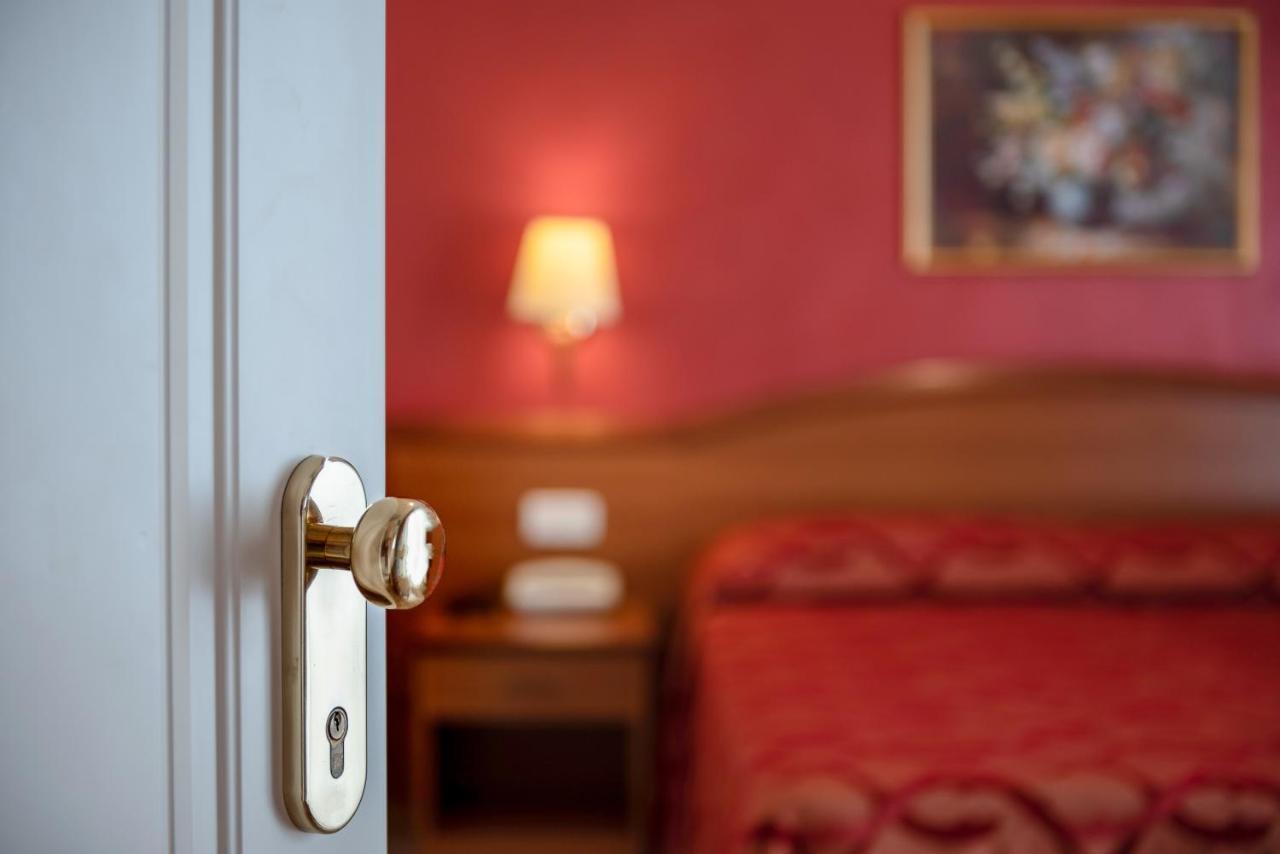 Hotel Tiffany 리미니 외부 사진