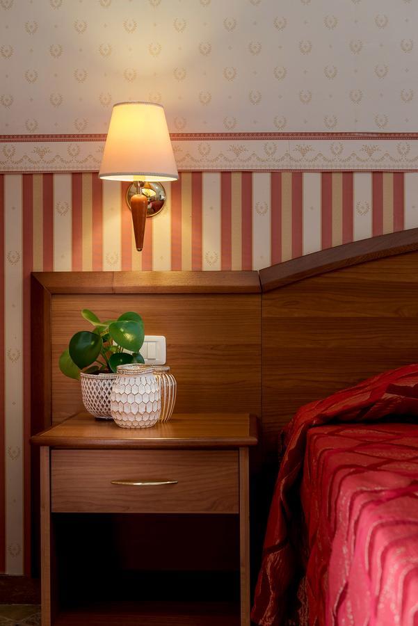 Hotel Tiffany 리미니 외부 사진